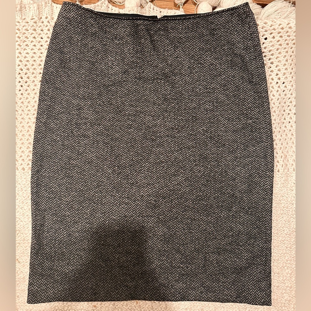 ARMANI COLLEZIONI MADE IN ITALY SIZE 8 Elegant Black and White Women's Skirt